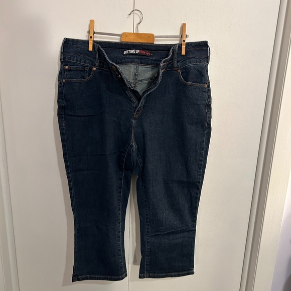 Warehouse One Size 16+ Bottoms Up Skinny Capri - Picture 11 of 13